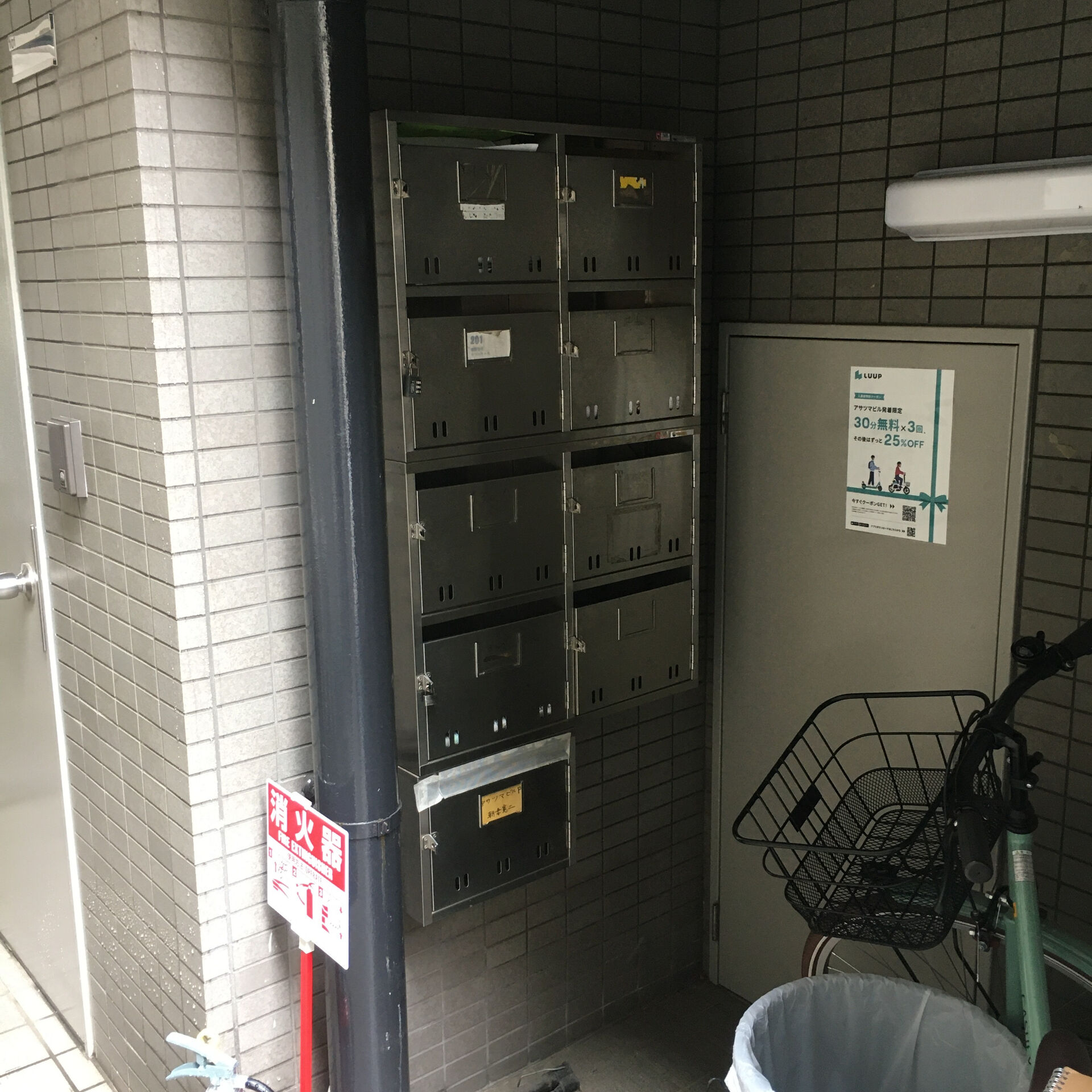 マンションのポストを設置する際は、入居者の使いやすさと防犯性