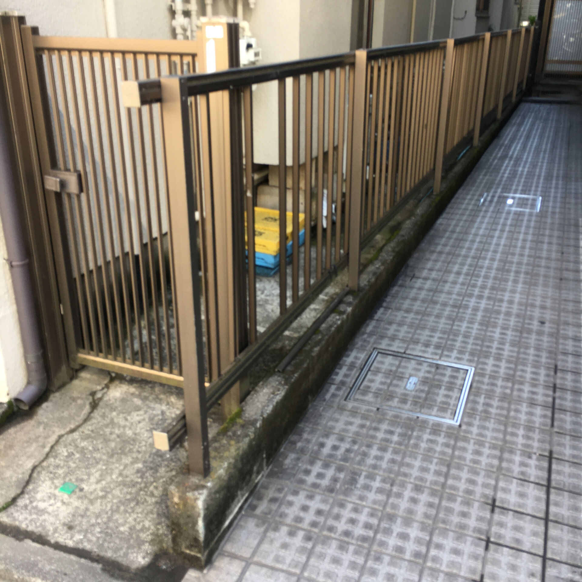 フェンスの交換では、**安全性・耐久性・使い勝手**を考慮し