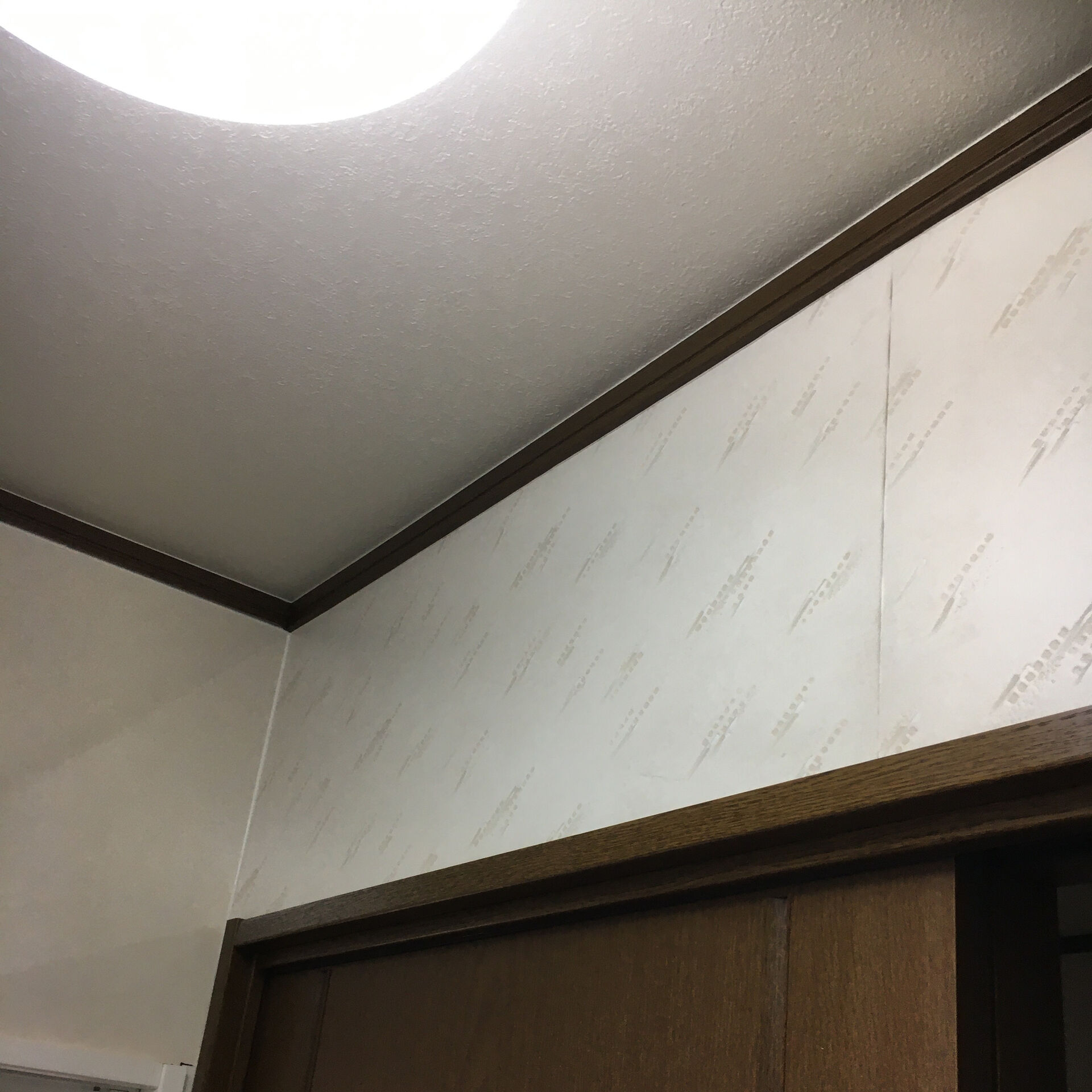 照明の取替では、まず既存器具の種類・電源・取付方法を確認する