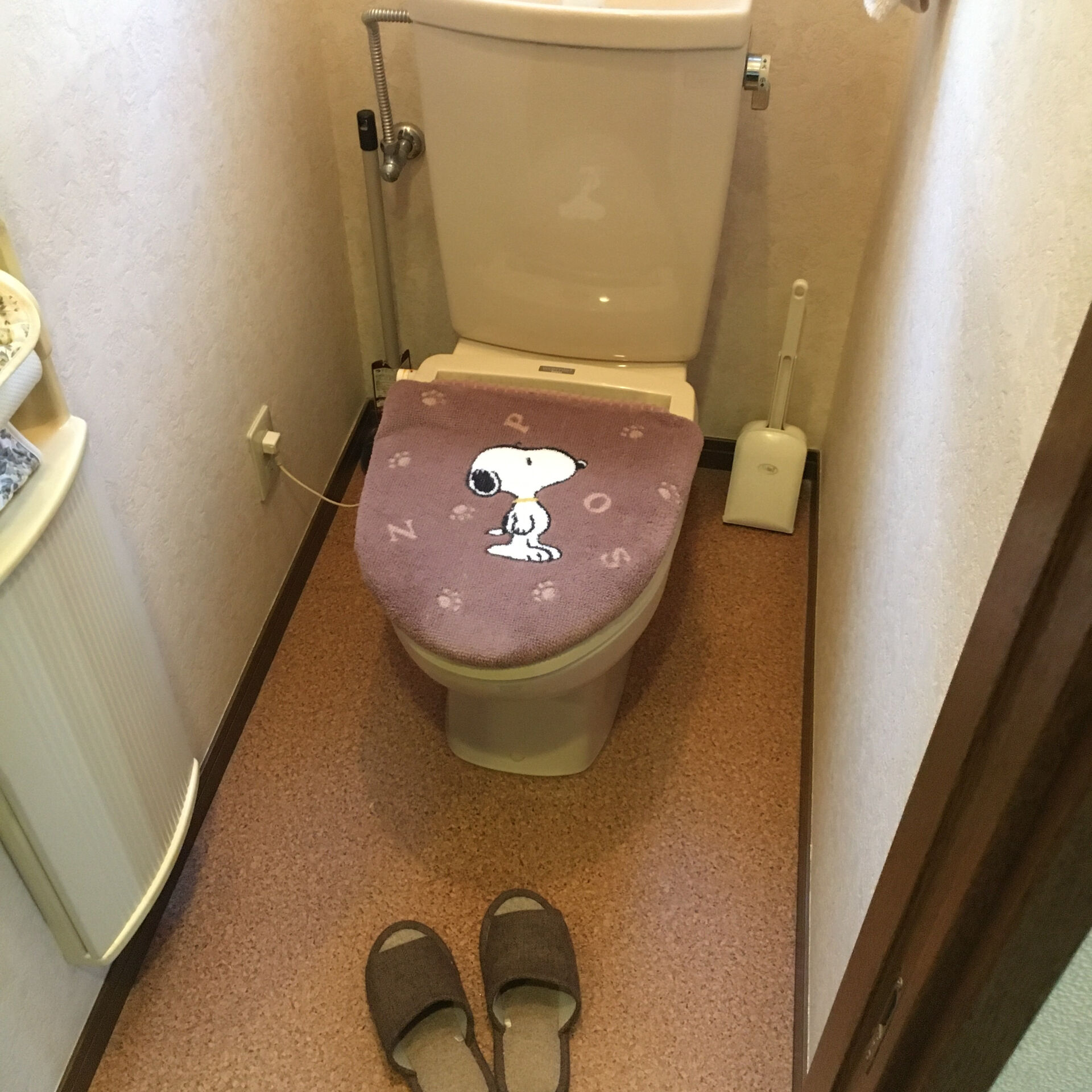 古いトイレをリフォームする際は、便器を交換するだけでなく、給